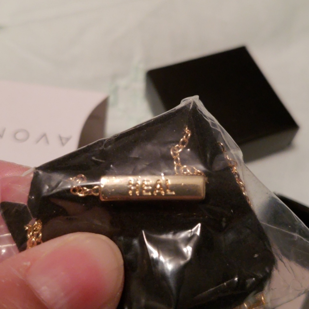 Avon Essential Truths Necklace Goldtone